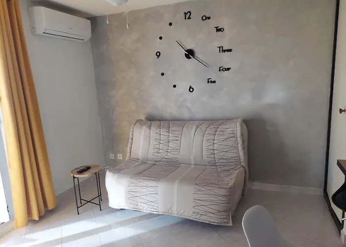 Climatise Sur L'ile Des Pecheurs * אגדה